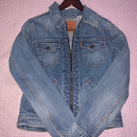 LEVI’S Jean Jacket - Picture 2 of 4